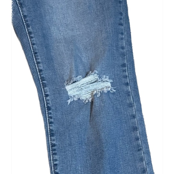 4 8 DENIZEN from Levi's Deconstructed High-Rise Sculpting Straight Jeans Target - Picture 4 of 7